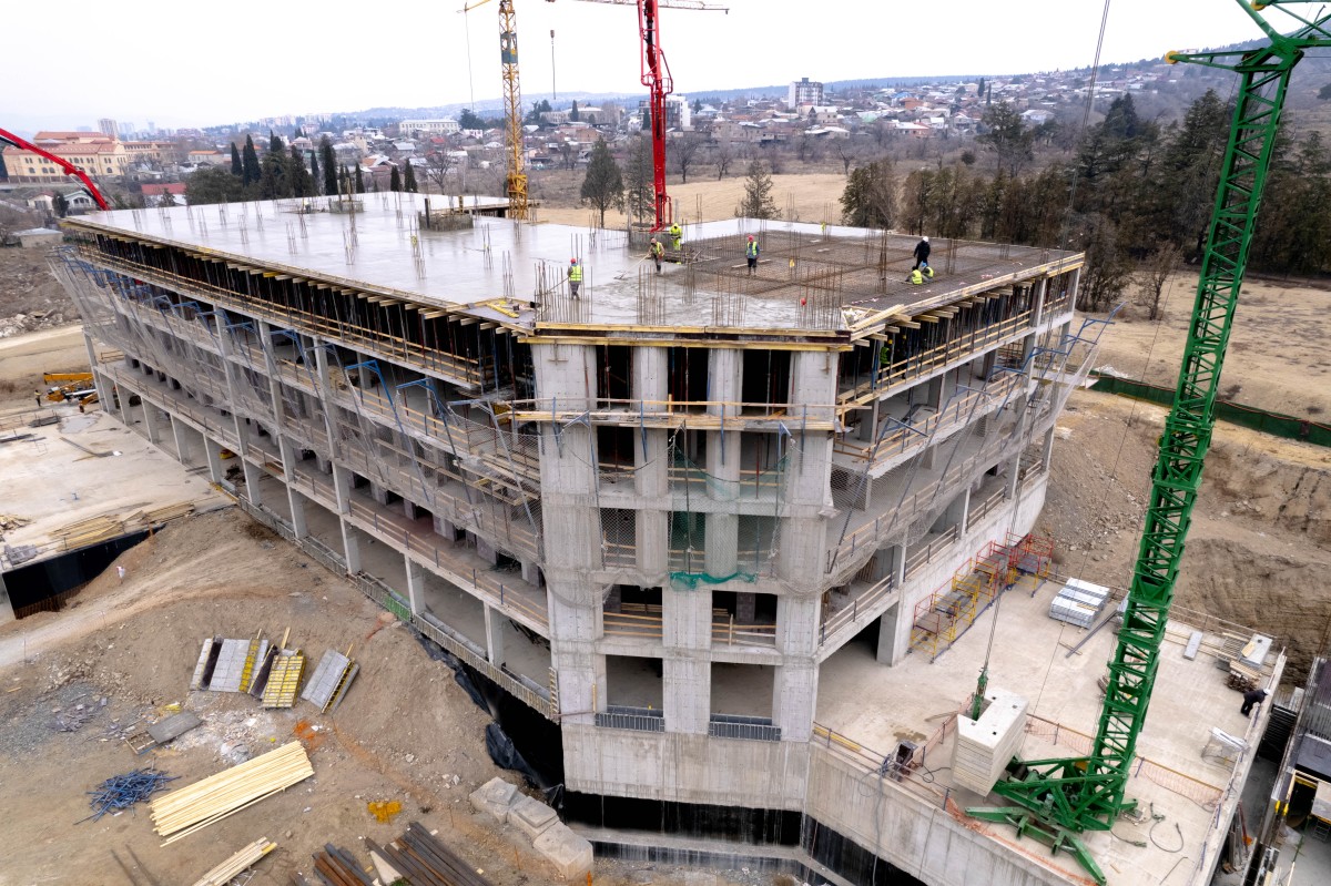 არსენალი რეზიდენსში A და B ბლოკის მშენებლობა აქტიურად მიმდინარეობს.