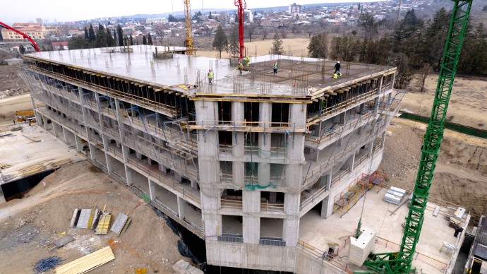 არსენალი რეზიდენსში A და B ბლოკის მშენებლობა აქტიურად მიმდინარეობს.